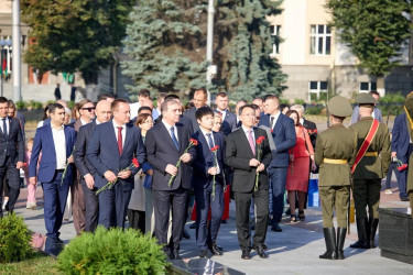 Niyazi Bayramov “Qomel Şəhər Günü” tədbirlərində iştirak edir