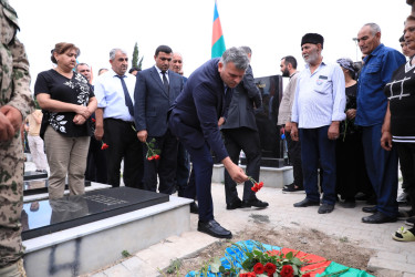 Niyazi Bayramov Laçın rayonunda itkin düşərək həlak olan hərbçinin dəfn mərasimində iştirak edib