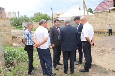 Gəncədə güclü küləklə müşahidə olunan yağıntının fəsadları aradan qaldırılır