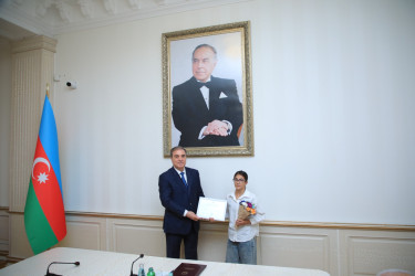 Niyazi Bayramov müxtəlif idman növləri üzrə yüksək nəticələr göstərən idmançılarla görüşüb