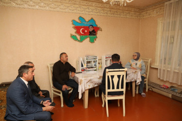 Gəncədə antiterror əməliyyatı zamanı şəhid olan hərbi qulluqçuların ailələri ziyarət edilib