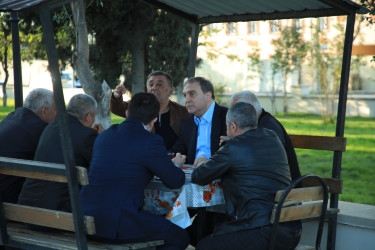 Niyazi Bayramov Nizami parkına baxış keçirib, sakinlərlə səmimi söhbət edib