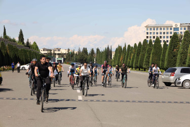 Gəncədə Ümummilli Liderin anadan olmasının 101-ci ildönümünə həsr olunmuş qaçış marafonu və velosiped yürüşü keçirilib