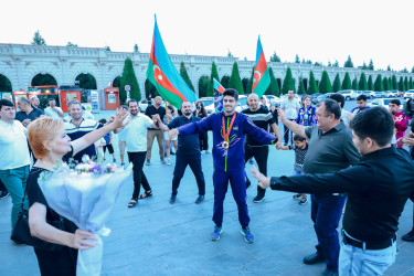 Paris-2024 Paralimpiya Oyunlarında qızıl medal qazanan İmaməddin Xəlilov Gəncədə coşğu ilə qarşılanıb