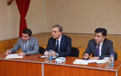 Niyazi Bayramov 14 nömrəli tam orta məktəbdə vətəndaşlarla görüşüb