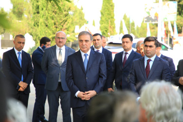 Niyazi Bayramov şəhid ailələri ilə görüşüb