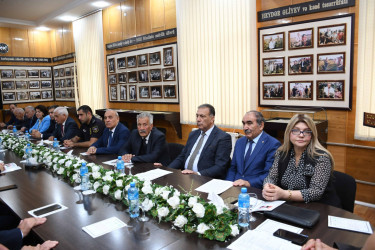 Gəncədə Prezident İlham Əliyevin ABŞ və Çin Xalq Respublikasına işgüzar səfərlərinin əhəmiyyətinə həsr olunan dəyirmi masa keçirilib