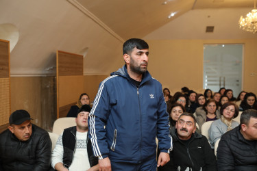 Niyazi Bayramov Məhsəti Gəncəvi Mərkəzində vətəndaşlarla görüşüb