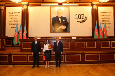 Niyazi Bayramov Aparatın əməkdaşlarını peşə bayramı münasibətilə təbrik edib