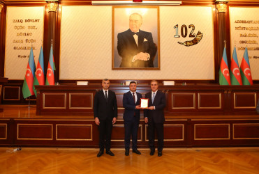 Niyazi Bayramov Aparatın əməkdaşlarını peşə bayramı münasibətilə təbrik edib