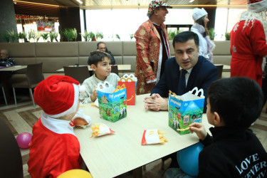 Niyazi Bayramov uşaq evinin sakinlərini bayram münasibətilə təbrik edib