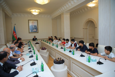 Niyazi Bayramov müxtəlif idman növləri üzrə yüksək nəticələr göstərən idmançılarla görüşüb