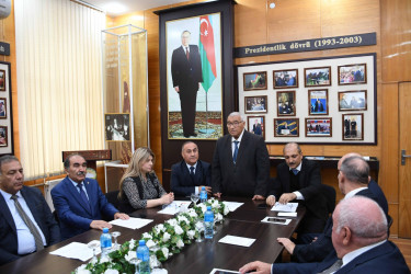 Gəncədə Prezident İlham Əliyevin ABŞ və Çin Xalq Respublikasına işgüzar səfərlərinin əhəmiyyətinə həsr olunan dəyirmi masa keçirilib