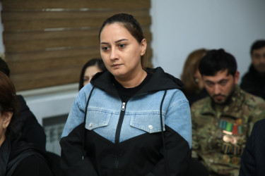 Niyazi Bayramov 26 nömrəli məktəb-lisey kompleksində sakinlərlə görüşüb