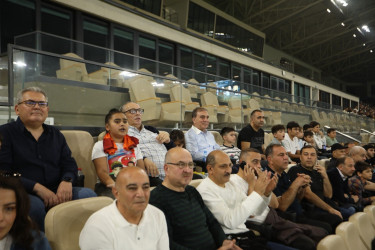 Niyazi Bayramov şəhid övladları ilə birgə “Kəpəz” PFK-nın növbəti oyununu izləyib