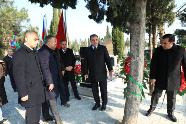 Gəncə şəhər Şəhidlər Xiyabanının tamet daşları yenisi ilə əvəz olunur