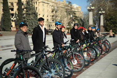 Gəncədə fəaliyyət göstərən iki ali təhsil müəssisəsinə velosipedlər hədiyyə olunub