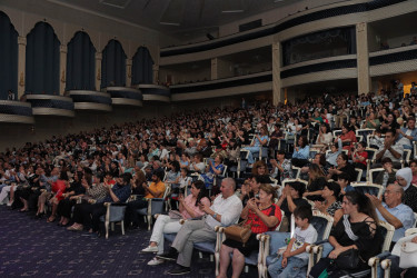 Gəncədə Xalq artisti, professor Mobil Əhmədovun xatirəsinə həsr olunmuş “Ustadın yolu ilə” adlı konsert proqramı keçirilib