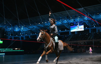 İlham Əliyev və birinci xanım Mehriban Əliyeva Gəncədə keçirilən III MDB Oyunlarının təntənəli açılış mərasimini izləyiblər