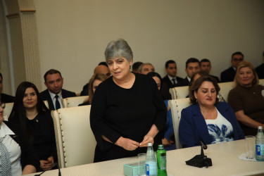 Niyazi Bayramov təqaüdə çıxan şəxsləri təltif edib