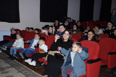 Gəncə Dövlət Kukla Teatrı Yeni il tamaşası ilə uşaqları sevindirib