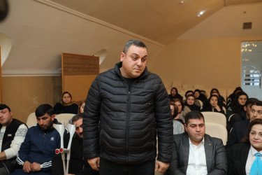 Niyazi Bayramov Məhsəti Gəncəvi Mərkəzində vətəndaşlarla görüşüb