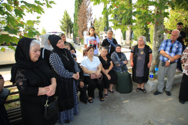 Niyazi Bayramov şəhid ailələri ilə görüşüb