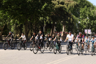 Gəncədə Ümummilli Liderin anadan olmasının 101-ci ildönümünə həsr olunmuş qaçış marafonu və velosiped yürüşü keçirilib