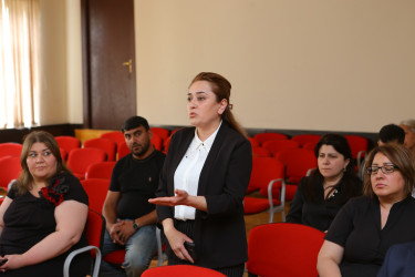 Niyazi Bayramov 1 nömrəli tam orta məktəbdə sakinlərlə səyyar görüş keçirib