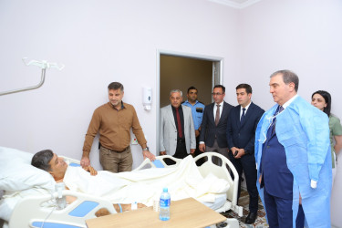 Niyazi Bayramov müharibə əlilini ziyarət edib