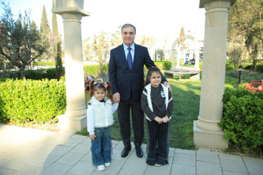 Niyazi Bayramov Nizami parkına baxış keçirib, sakinlərlə səmimi söhbət edib