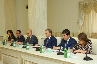 Niyazi Bayramov bu il məzun olan şəhid ailəsi üzvləri ilə görüşüb