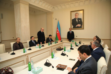 Niyazi Bayramov Hacı Tahir Abbasovu və Qoşqar Məmmədovu təbrik edib