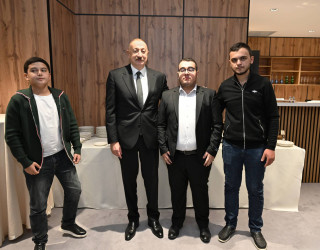 İlham Əliyev və birinci xanım Mehriban Əliyeva Gəncədə keçirilən III MDB Oyunlarının təntənəli açılış mərasimini izləyiblər