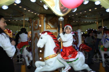 Niyazi Bayramov uşaq evinin sakinlərini bayram münasibətilə təbrik edib