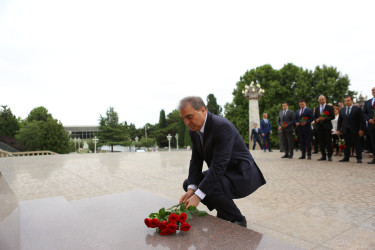 Niyazi Bayramov Aparatın əməkdaşlarını peşə bayramı münasibətilə təbrik edib