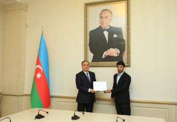 Niyazi Bayramov beynəlxalq yarışlarda fərqlənən idmançılarla görüşüb