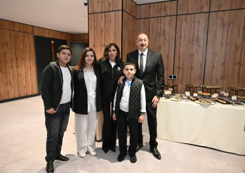 İlham Əliyev və birinci xanım Mehriban Əliyeva Gəncədə keçirilən III MDB Oyunlarının təntənəli açılış mərasimini izləyiblər