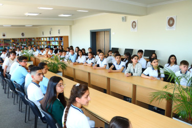Milli Məclisin deputatı Müşfiq Cəfərov Uşaq Səfirlər Məclisinin Gəncə şəhəri üzrə fəalları ilə görüşüb