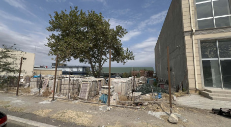 Niyazi Bayramov Gəncədə aparılan təmir-tikinti işlərinin gedişatı ilə yerində maraqlanıb