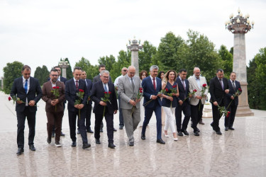 Gəncə şəhər Heydər Əliyev Mərkəzində “Türkiyə ədəbiyyatı” bölməsinin rəsmi açılış mərasimi keçirilib