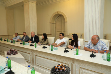 Gəncədə inventarlaşdırılmış quru və qəzalı ağacların götürülməsi ilə bağlı ictimai dinləmə keçirilib