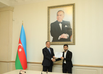 Niyazi Bayramov beynəlxalq yarışlarda fərqlənən idmançılarla görüşüb