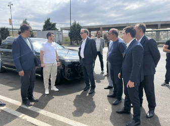 Niyazi Bayramov Gəncədə aparılan təmir-tikinti işlərinin gedişatı ilə yerində maraqlanıb