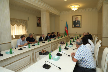 Gəncədə inventarlaşdırılmış quru və qəzalı ağacların götürülməsi ilə bağlı ictimai dinləmə keçirilib