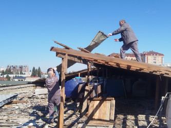 Gəncədə güclü küləyin vurduğu ziyanın aradan qaldırılması istiqamətində aparılan təmir-bərpa işləri davam edir