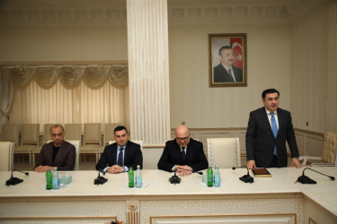 Niyazi Bayramov Hacı Tahir Abbasovu və Qoşqar Məmmədovu təbrik edib