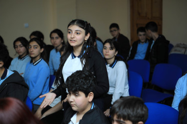 Şagirdlərlə “Rəqəmsal dünyada təhlükəsizlik” mövzusu müzakirə olunub