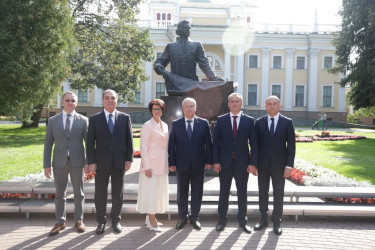 Niyazi Bayramov “Qomel Şəhər Günü” tədbirlərində iştirak edir