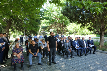 Gəncə Şəhər İcra Hakimiyyətinin başçısı sakinlərlə səyyar görüş keçirib